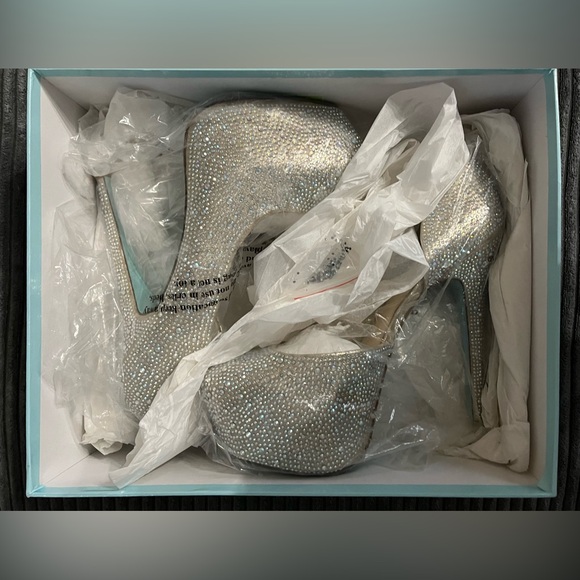 NEW IN BOX BLUE BY BETSEY JOHNSON RHINESTONE HEELS - Picture 11 of 13